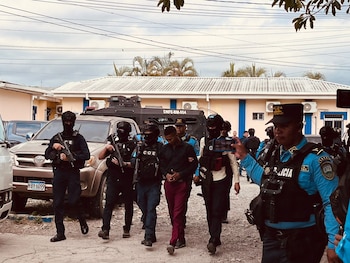 La captura se produjo tras varias semanas de seguimiento e inteligencia policial. Equipos forenses realizaron exhumaciones como parte de las diligencias investigativas. (Foto: Policía Nacional)