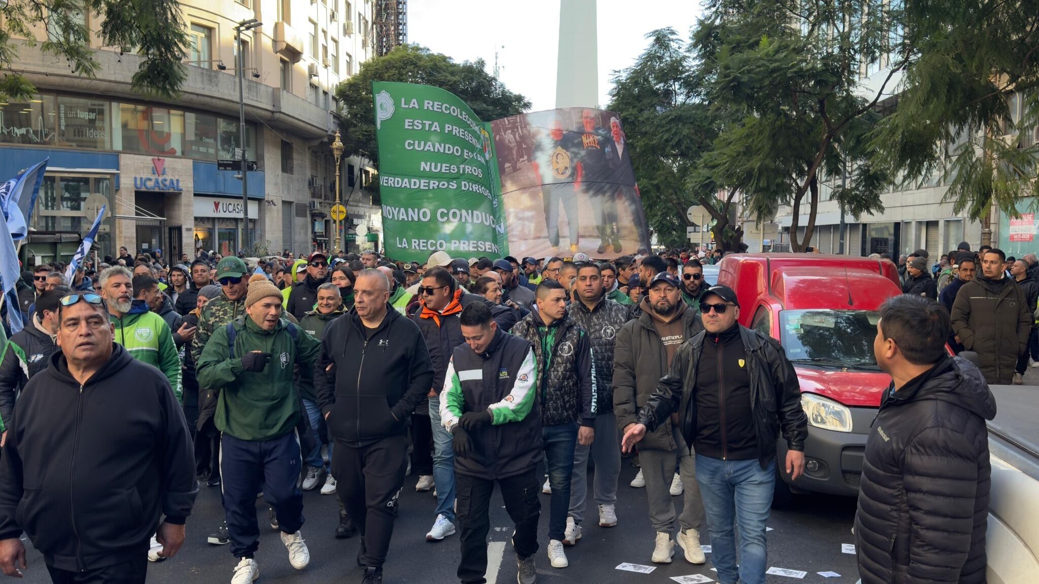 Una columna del Sindicato de Camioneros en una marcha contra el Gobierno