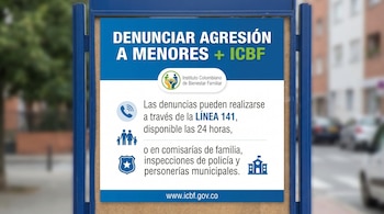 Póster azul y blanco del ICBF en un tablón de anuncios sobre cómo denunciar agresión a menores, incluyendo la Línea 141, con iconos de teléfono, familia y edificios.