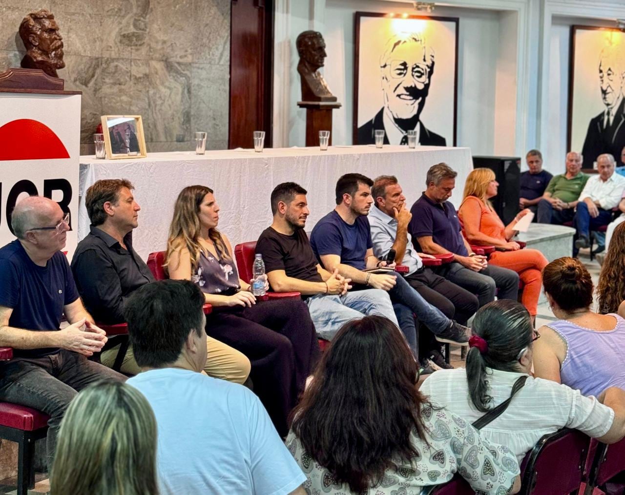 Leonel Chiarella bajó las sillas del estrado del Comité de la UCR en Córdoba. Hasta el momento los más críticos de su sector reconocen su “buena intención” para abrir el diálogo en medio de la interna radical