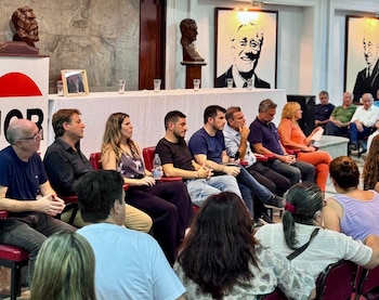 Leonel Chiarella bajó las sillas