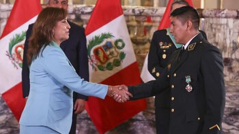La presidenta Dina Boluarte distinguió