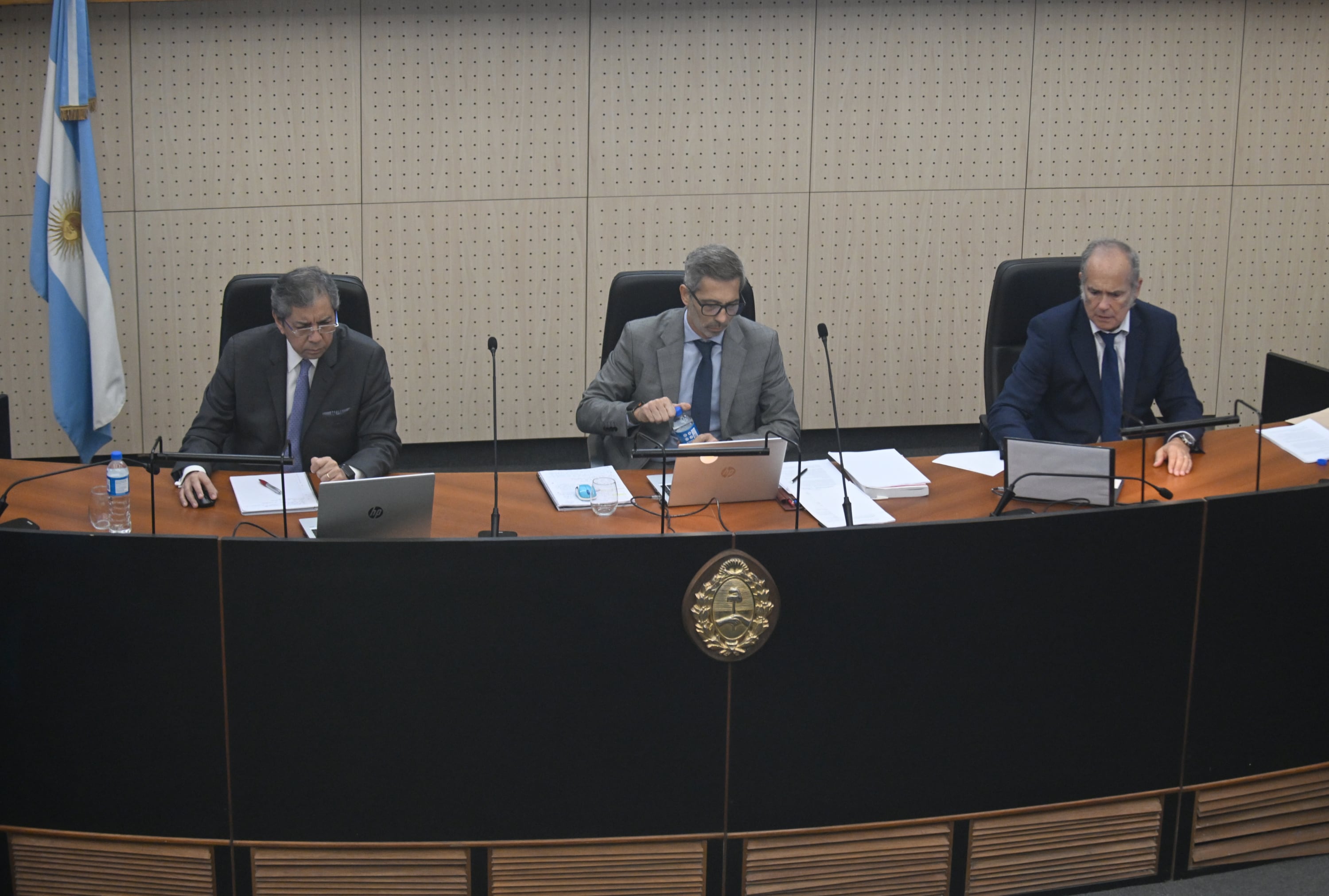 Los jueces Fernando Canero, Enrique Méndez Signori y Germán Castelli, integrantes del Tribunal Oral Federal 7 a cargo del juicio Cuadernos Fotografía: Maximiliano Luna