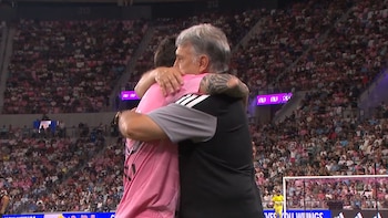 El detrás de escena del abrazo entre Messi y Martino: la profunda reflexión del Tata sobre el retiro de Leo de la Selección
