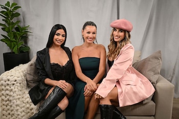 LO DE PAMPITA - JULI POGGIO Y DANI CELIS