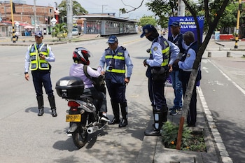 Habrá controles estrictos de tránsito en Cali y quienes incumplan la medida podrán recibir multas de hasta $633.000 y la inmovilización del vehículo - crédito Alcaldía de Cali