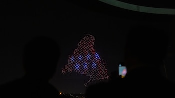 Unos 1.000 drones iluminan el cielo de Madrid para conmemorar el Dos de Mayo