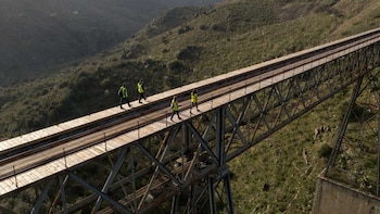 Una de las rutas más impresionantes de España está en Salamanca: un sendero ‘de hierro’ que atraviesa 19 túneles y 10 puentes