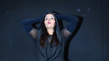 Valeria Cancino nos habla de la obra de teatro “Ana en Tierra de Amapolas”, una obra de teatro sobre el duelo y la violencia