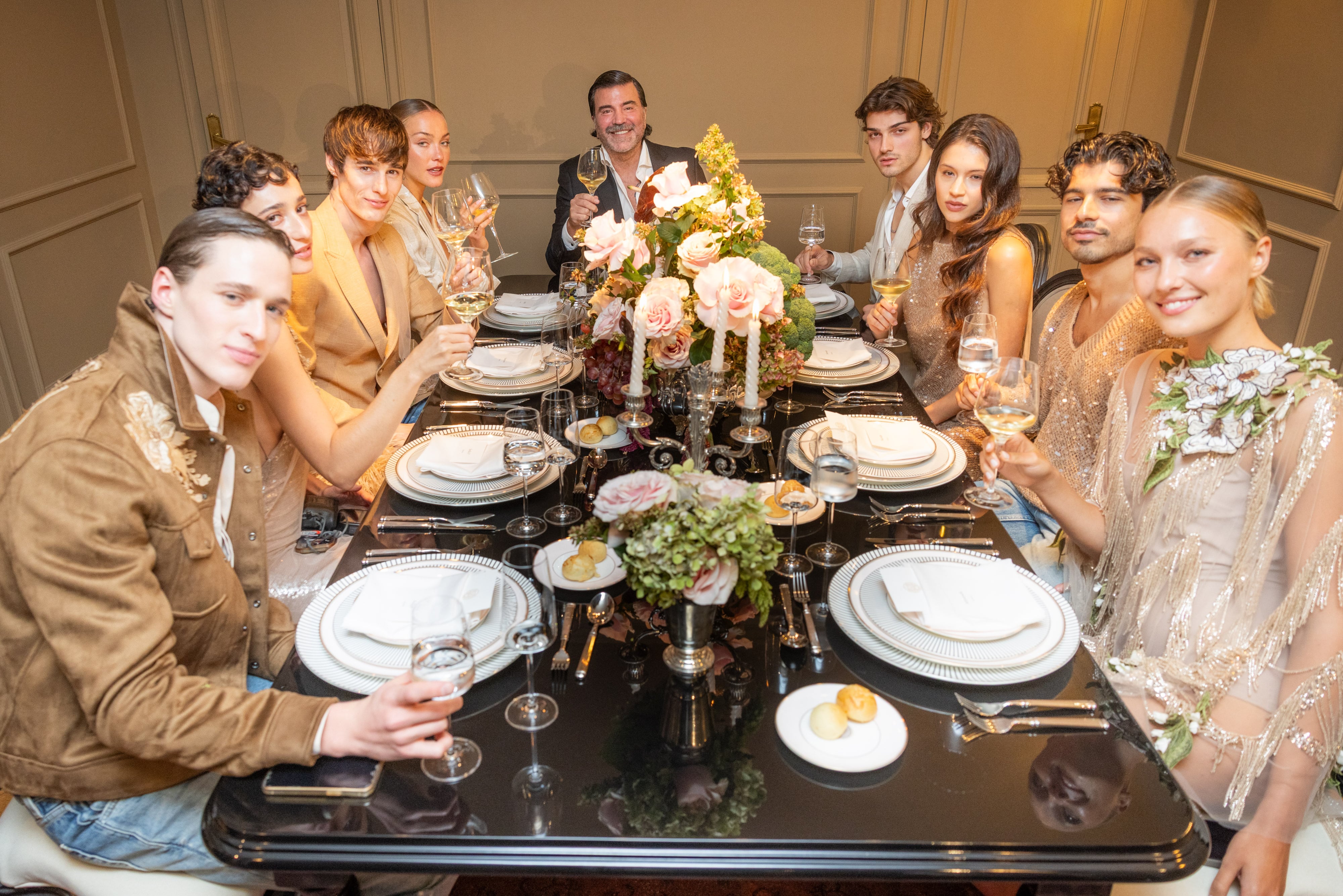 Los invitados disfrutaron de una propuesta gastronómica exclusiva en un entorno que combinó diseño y alta cocina