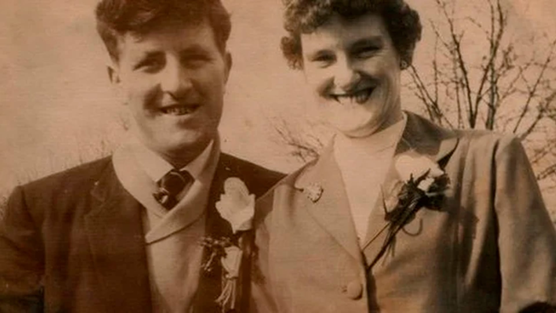 Michael Meaney junto a su esposa antes de pasar 61 días bajo tierra