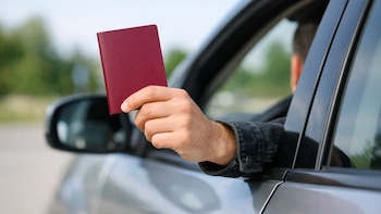 Europa crea un pasaporte para coches: así funcionará y estos son los datos que permitirá consultar