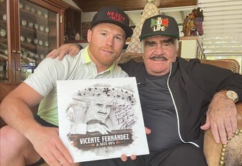 El boxeador tapatío dedicó algunas palabras debido a la muerte del icónico cantante (Foto: Captura Instagram/@canelo)