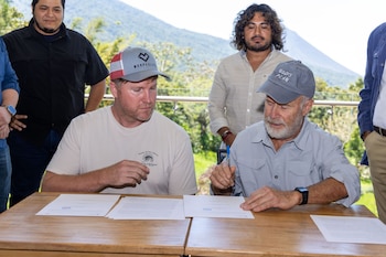 La coordinación entre sector público y privado impulsa la implementación de estándares sanitarios estrictos en la agricultura salvadoreña. (Cortesía: Agencia de Desarrollo y Diseño de Nación)