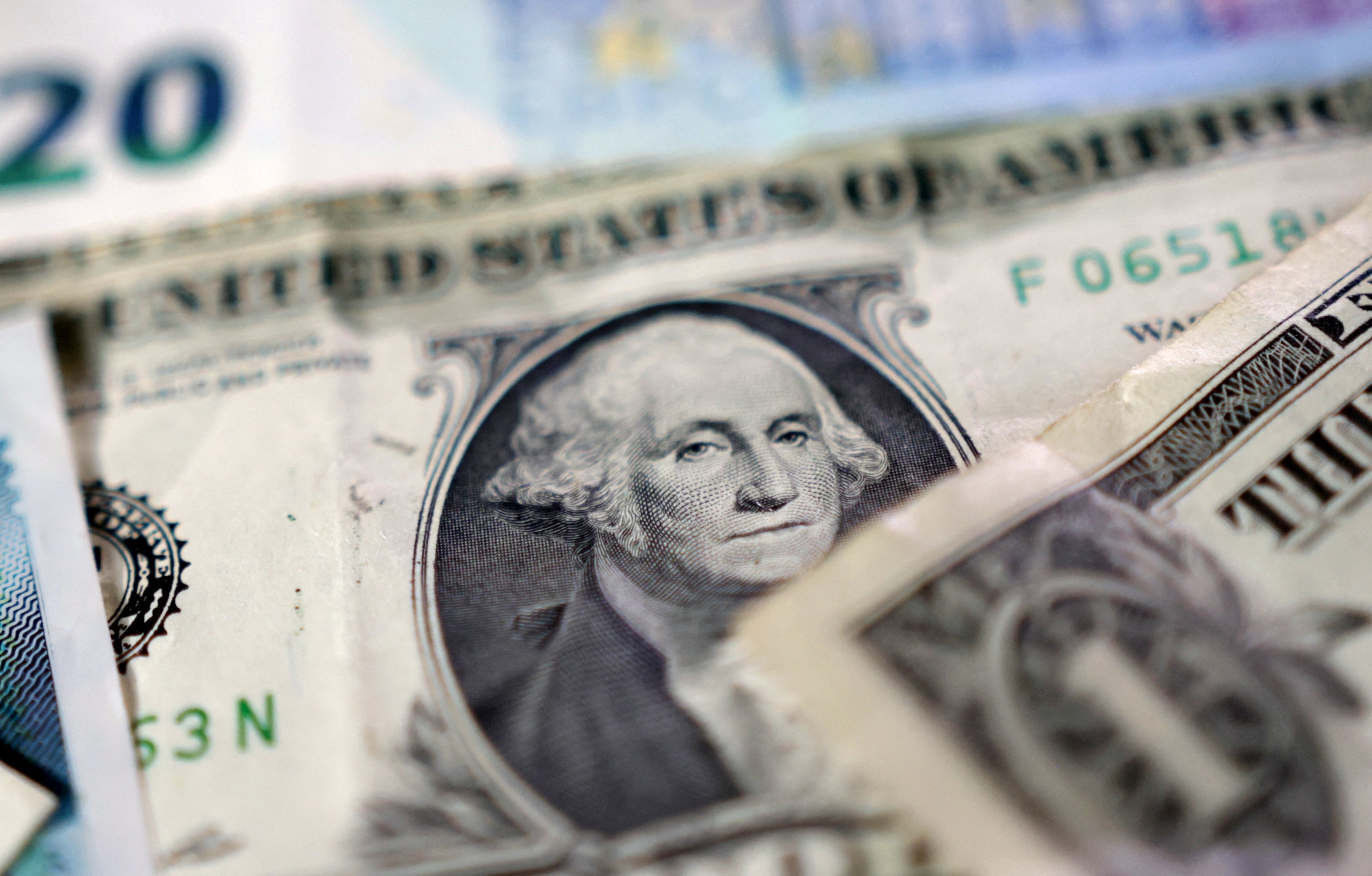 Fedesarrollo proyectó un dólar de $3.150 para agosto y de $3.300 para diciembre, mientras el mercado sigue un rango inmediato entre $3.100 y $3.150 - crédito Dado Ruvic/Reuters