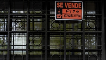 La compraventa de viviendas cayó un 10,2% en abril, mientras que el precio subió un 9,4%, según los notarios