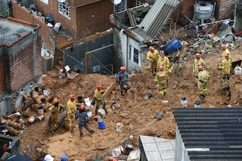 Al menos 21 personas han muerto a causa de las fuertes lluvias y los desprendimientos de tierra (REUTERS/Carla Carniel)