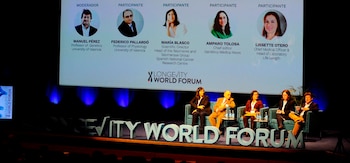 Panel de debate durante el