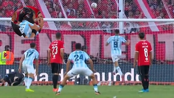 El penal que falló Maravilla Martínez y la llamativa reacción del arquero Rey en el clásico Independiente-Racing