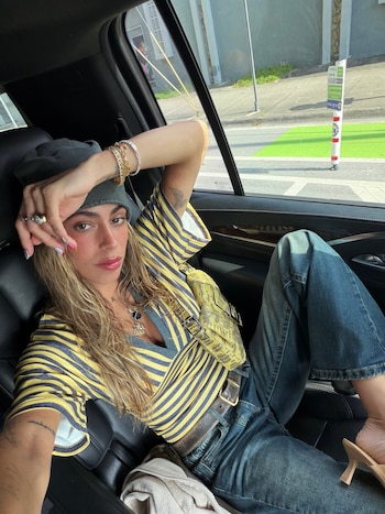 La cantante abrió su álbum posmundial con una selfie en el auto. Rodrigo De Paul fue el primero en comentar: "Amor miooooo"