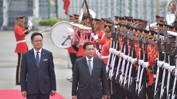 El líder de la junta de Birmania realiza su primera visita oficial como presidente a Tailandia