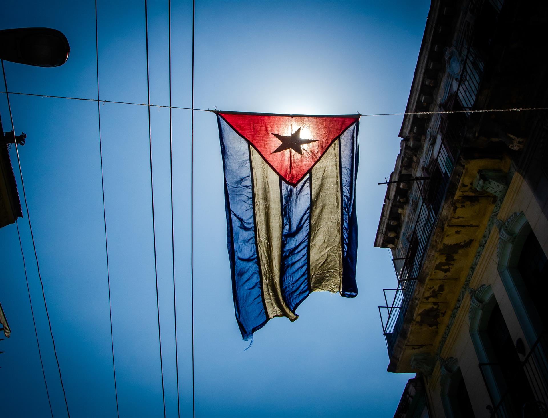 Una bandera cubana en una calle del país (Europa Press)
