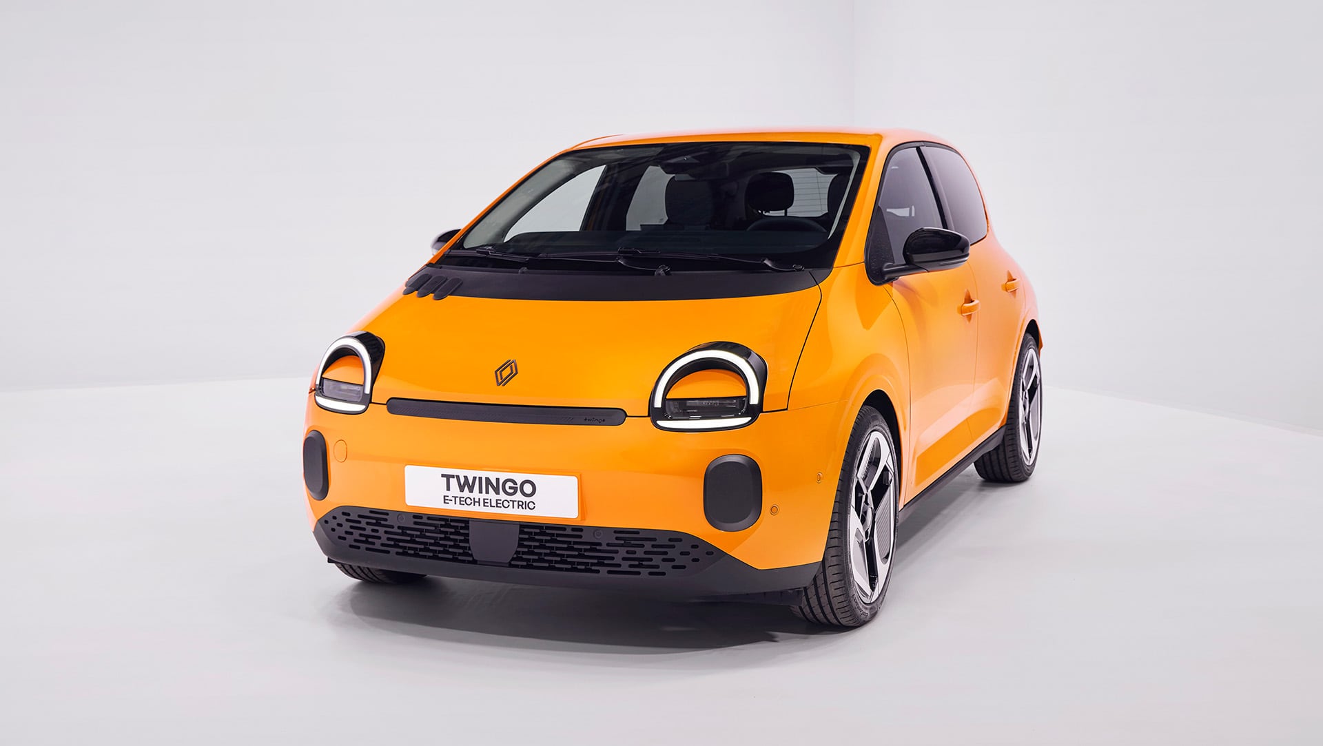 Aunque la carrocería es más voluminosa y tiene 5 puertas, el nuevo Renault Twingo es inconfundible