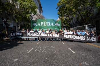 La UBA - clases públicas en Plaza de Mayo