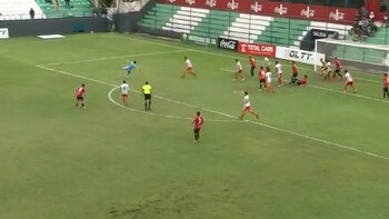 Gol del arquero en Paraguay