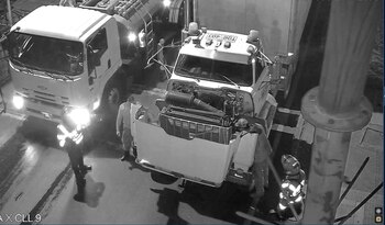 Tractocamión varado en la Av. Boyacá con calle 9. Se genera afectación de un carril de la calzada - crédito @BogotaTransito / X