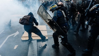 Las protestas en Francia dejan ya cerca de 6.900 detenidos y un centenar de trabajadores educativos heridos