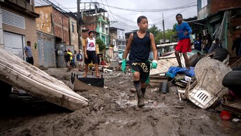 Imagen de los deslizamiento de tierra en Río de Janeiro (MAURO PIMENTEL / AFP)