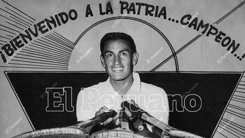 Alex Olmedo, nacido en Arequipa,