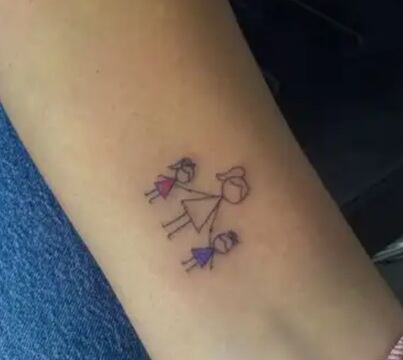 Ana Siucho se hizo tatuaje en el brazo por sus pequeñas.