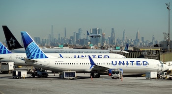 United Airlines retiró temporalmente al Boeing 767 y a su tripulación del servicio mientras desarrollan una investigación exhaustiva de seguridad aérea (REUTERS/Fabrizio Bensch)
