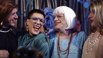 Escenas de la serie "Cross",