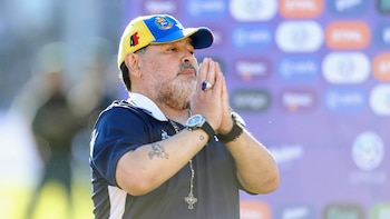 Diego se retiró sin hablar,