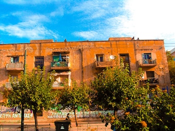 Uno de los edificios de Prosfygika (Bebe Grop, Flickr)