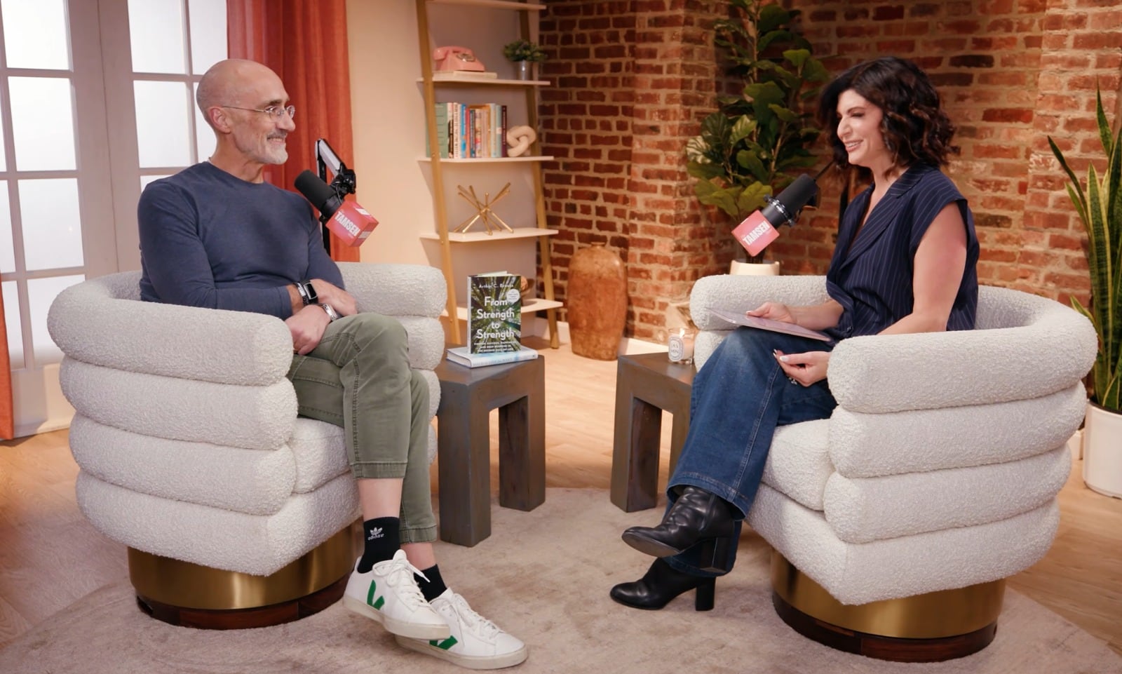 Arthur C. Brooks, de Harvard, advierte que los cambios sociales y tecnológicos debilitan el sentido y los vínculos humanos (Captura The Tamsen Show)