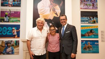 El fotógrafo Martín Waichman, junto