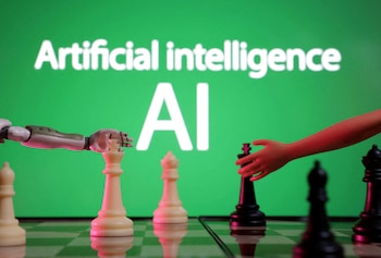 Una moratoria de cuatro años frena la venta y fabricación de juguetes equipados con chatbots, ante la preocupación por el impacto de esa tecnología en el desarrollo infantil (REUTERS/Dado Ruvic/Illustration/File Photo)