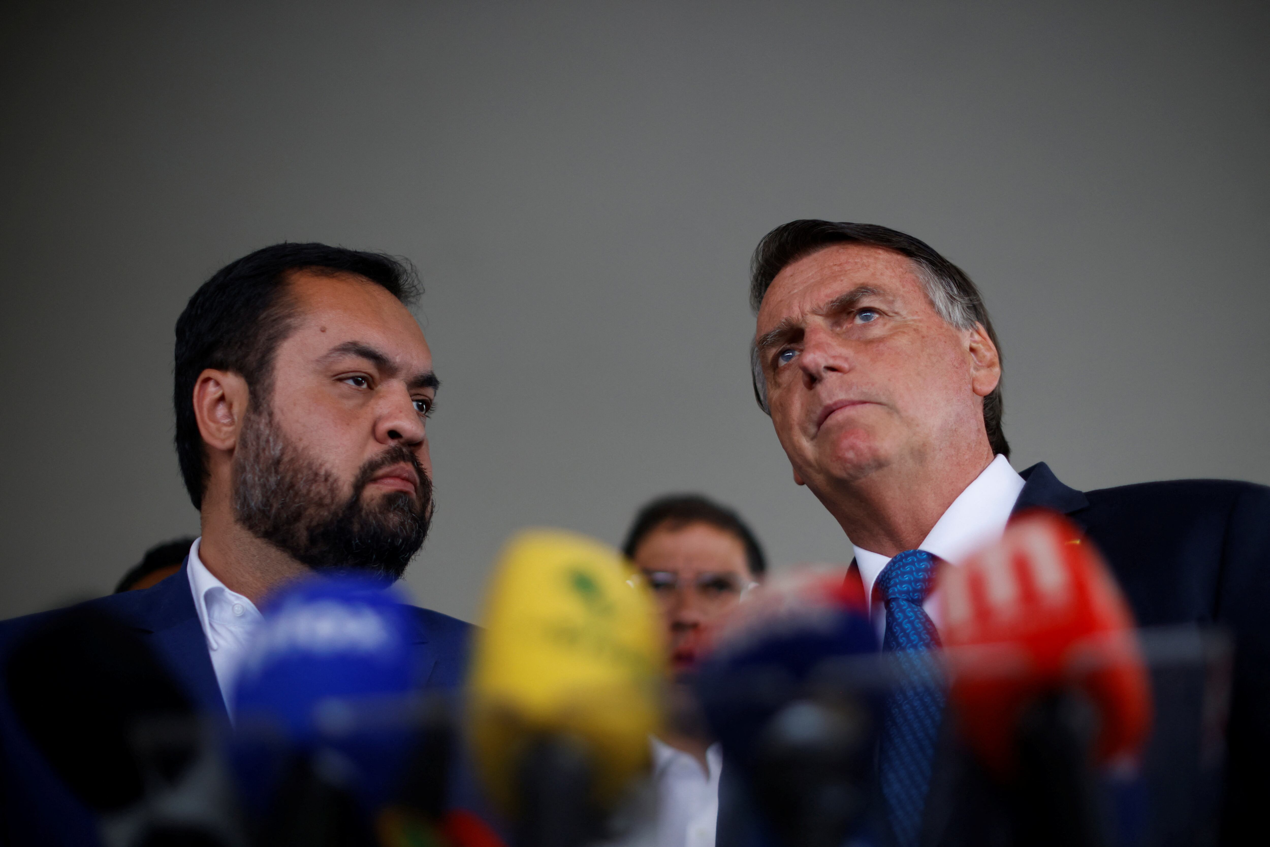 Jair Bolsonaro con el Gobernador del Estado de Río de Janeiro, Claudio Castro, en el Palacio Planalto en Brasilia, Brasil, 4 de octubre de 2022. REUTERS/Adriano Machado