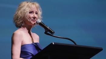 Anne Heche se encuentra intubada