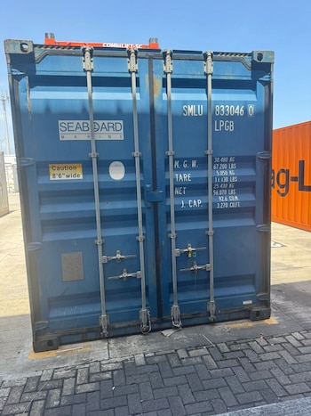 El cargamento ilegal se encontraba oculto dentro de un contenedor procedente de Estados Unidos. (FOTO: Policía Nacional)