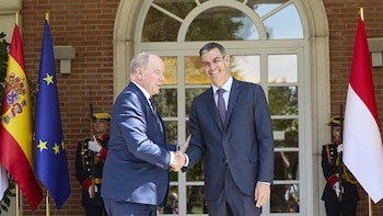 Sánchez y el príncipe de Mónaco ponen de relieve los "valores europeos" y "la lucha contra el cambio climático"