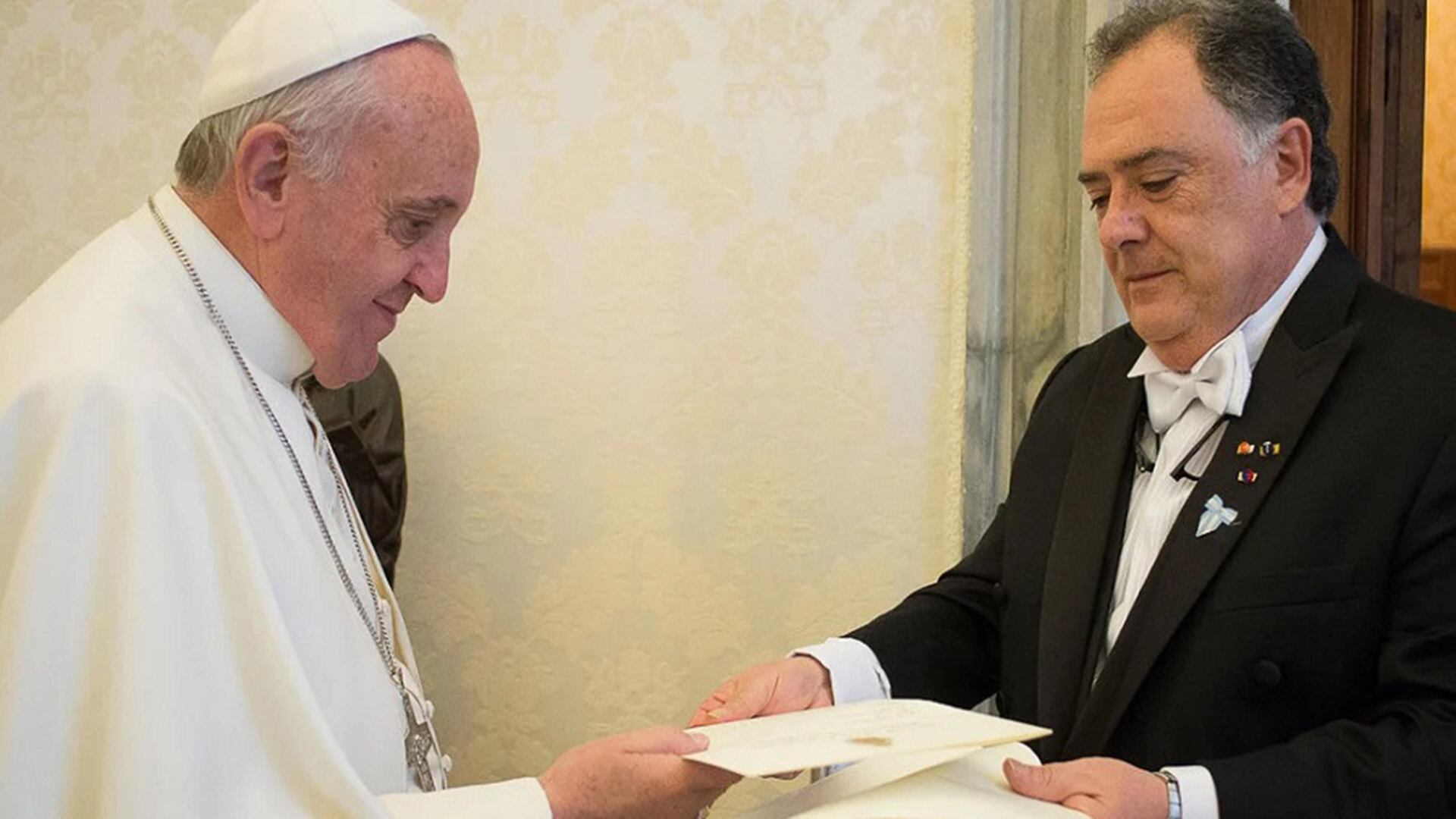 El diputado Eduardo Valdes con el Papa Francisco