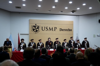 Milei en la Universidad San Martín de Porres de Perú (@OPRArgentina)