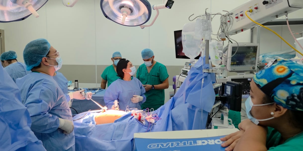 La robótica en las cirugías representa no solo un adelanto tecnológico, sino también todos los beneficios que conlleva para el paciente, señalan los especialistas. (CSS)