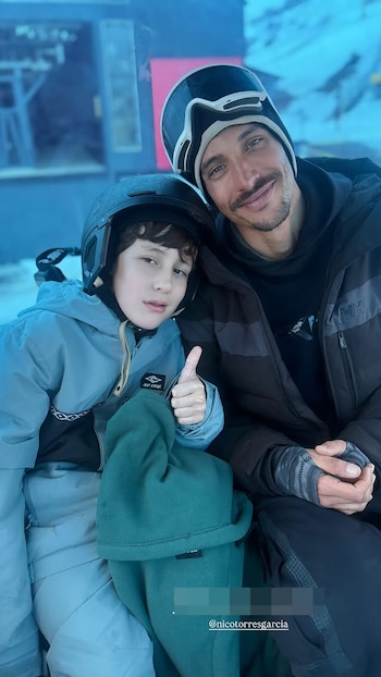 Torres García junto a uno