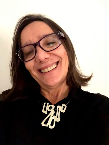 "El proyecto financia viajes de